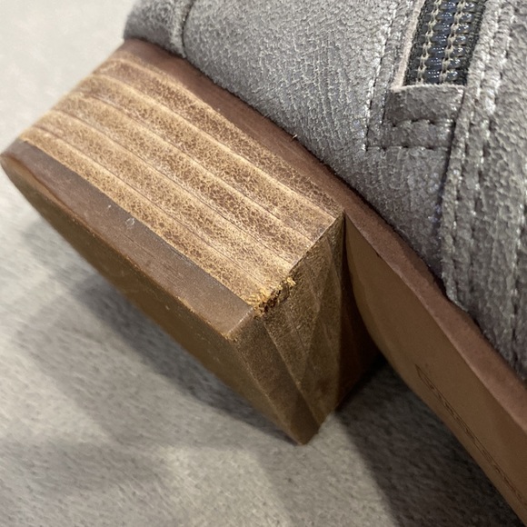 Vince Camuto Cool Suede Leather Side Zip Ankle Bootie Size Women’s 7W ! - Picture 11 of 11